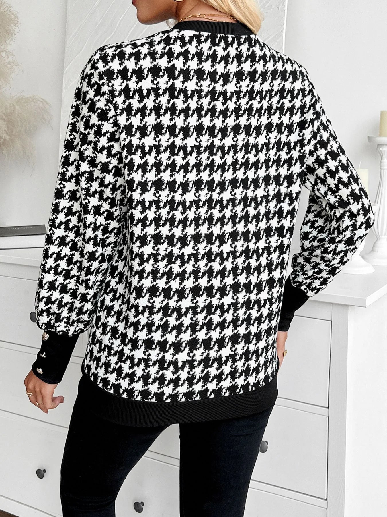Houndstooth V-Neck Knit Top