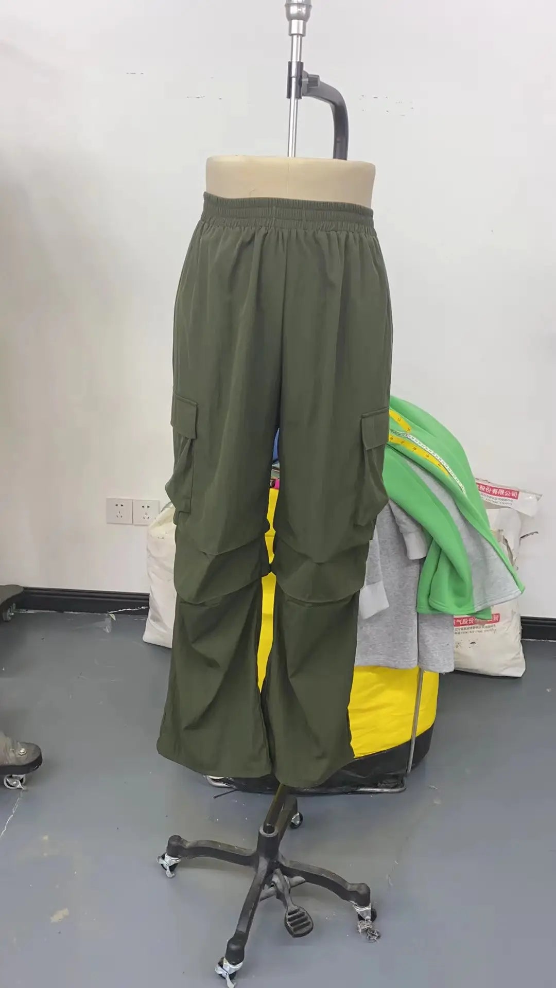 Women's Drawstring Wide-Leg Cargo Pants